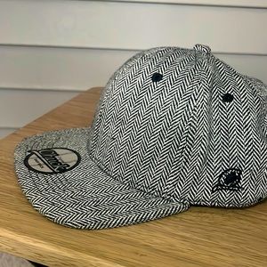 Chuck men’s herringbone baseball-cap. NWOT